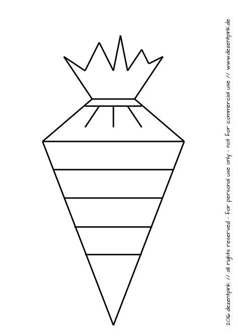 Schultüten-Vorlage auf Backpapier und ausgeschnittene Kuchenform