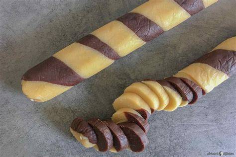 Schwarz-Weiß-Gebäck Rolle und Scheiben