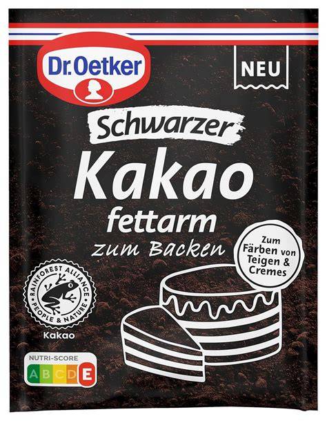 Schwarzer Kakao und Zutaten zur Teigfärbung