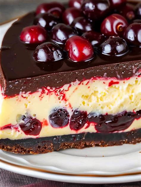 Schwarzwälder Kirsch-Cheesecake mit Oreo-Keksboden und gerösteten Kirschen