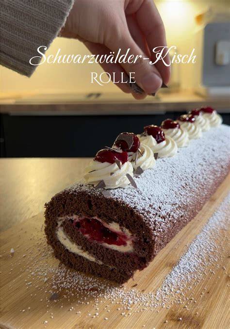 Schwarzwälder-Kirsch Biskuitrolle: Zutaten und Aufbau (Biskuit, Mascarponecreme, Kirschen, Deko)