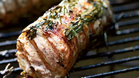 Schweinefilet auf dem Grill mit Alufolie