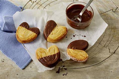 Schweineohren mit Zuckerguss und Schokoladenglasur
