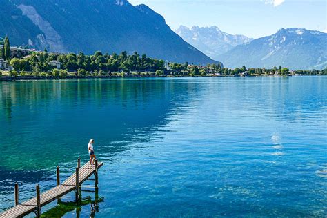 Schweizer Schokoladenlandschaft - historische Fabriken und Genfersee
