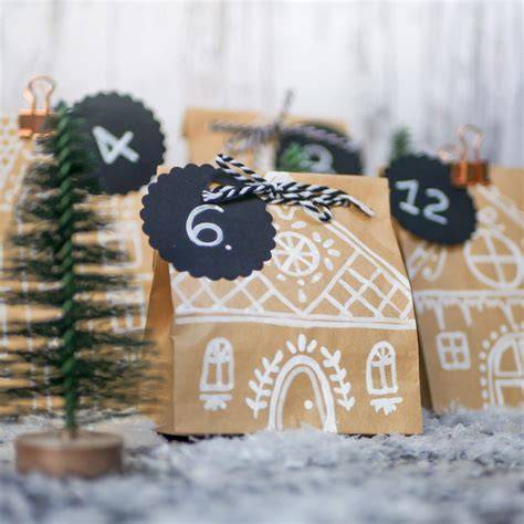 Selbst gebastelter Adventskalender aus Papiertüten