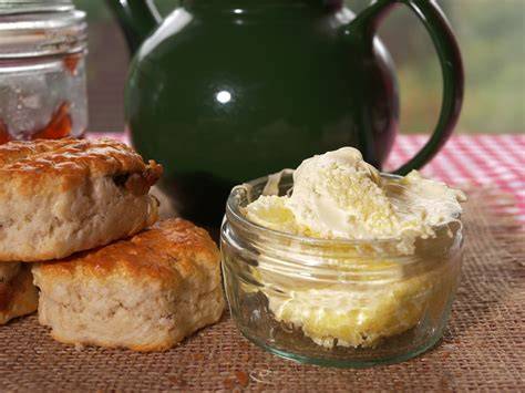 Selbstgemachte Clotted Cream in einem Glas
