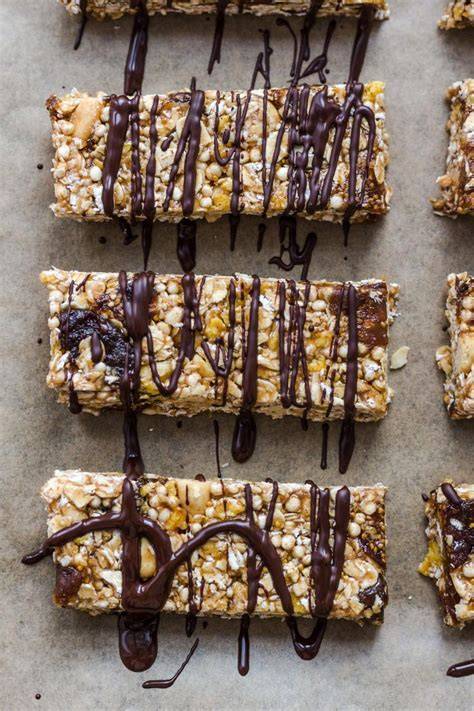 Selbstgemachte Müsliriegel und Granola