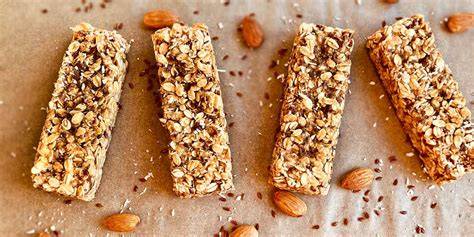 Selbstgemachte Müsliriegel vor dem Backen