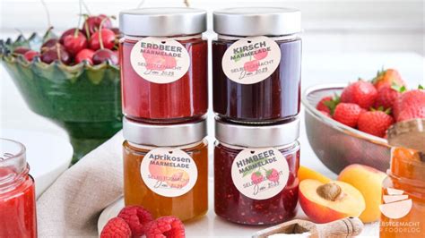 Selbstgemachte Marmelade mit Etiketten