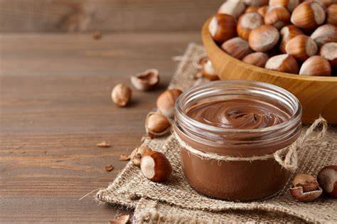 Selbstgemachte Nuss‑Nougat‑Creme im Glas