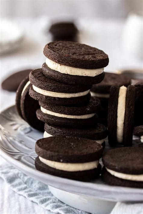 Selbstgemachte Oreo Kekse mit Vanillecreme