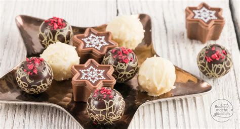 Selbstgemachte Pralinen als Geschenk in einer dekorativen Schachtel