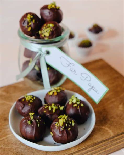 Selbstgemachte Pralinen als Geschenk verpackt