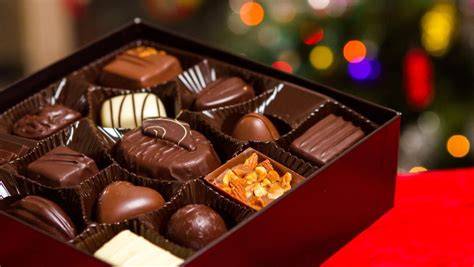 Selbstgemachte Pralinen als festliche Geschenkidee zur Weihnachtszeit