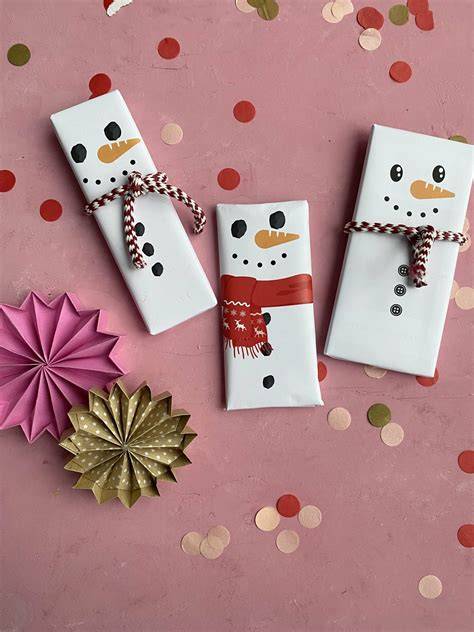 Selbstgemachte Schokoladentafeln als Geschenk verpackt