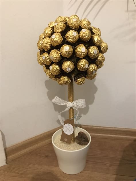 Selbstgemachter Ferrero Rocher Baum als Geschenk