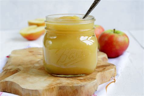 Selbstgemachtes Apfelmus im Glas