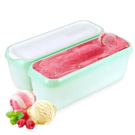 Selbstgemachtes Eis im Behälter