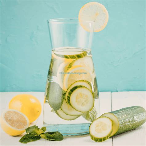 Selbstgemachtes Infused Water: Gurke, Minze, Zitrone
