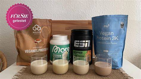 Selbstgemachtes veganes Proteinpulver im Glas
