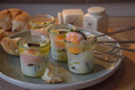Sellerieschaumsuppe im Glas mit Trüffel