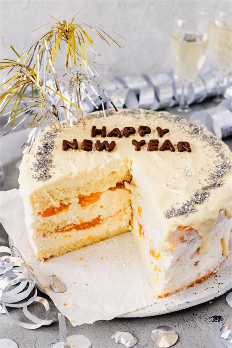 Semantische Grafik: Aufbau einer Silvester-Torte ohne Fondant - Böden, Creme, Deko