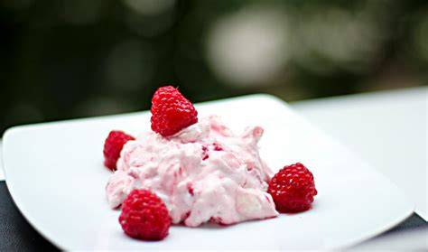 Semifreddo mit Himbeeren und Baiser