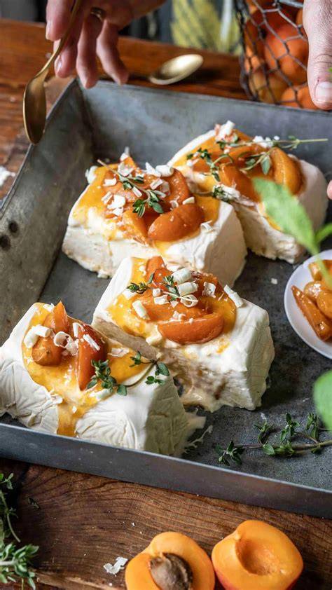 Semifreddo mit gebackenen Aprikosen