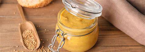 Senf und Honig zur Marinade vermischt