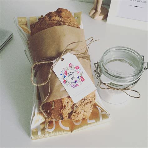 Servieren: Tannenzapfenmarmelade zum Tee, auf Brot und als Geschenk