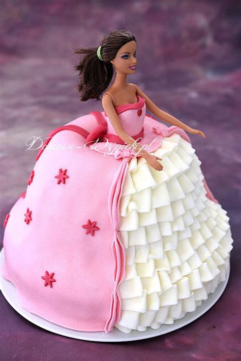Servierfertige Barbie Torte, Cremeschichten, Fondant, Partydeko