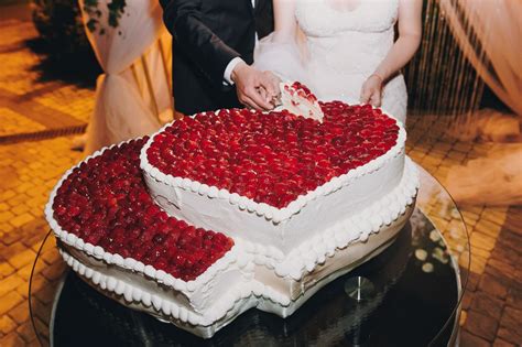 Servierplan: rechteckige Torte in Standardportionen schneiden, Reihenfolge beim Anschnitt