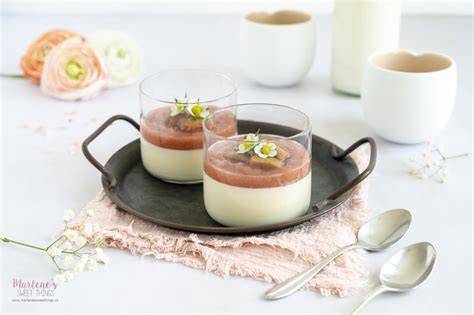 Servierteller mit mehreren Panna Cotta Variationen und Kompott