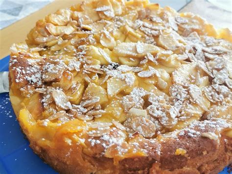 Serviervorschläge: Apfelkuchen mit Mandeln, Vanilleeis, Crème Fraîche