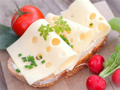 Serviervorschläge: Brot, Joghurt, Käse mit Kürbis-Apfel-Orangen-Marmelade