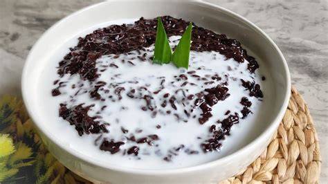 Serviervorschläge: Bubur Ketan Hitam mit Mango, Banane und Kokosraspeln