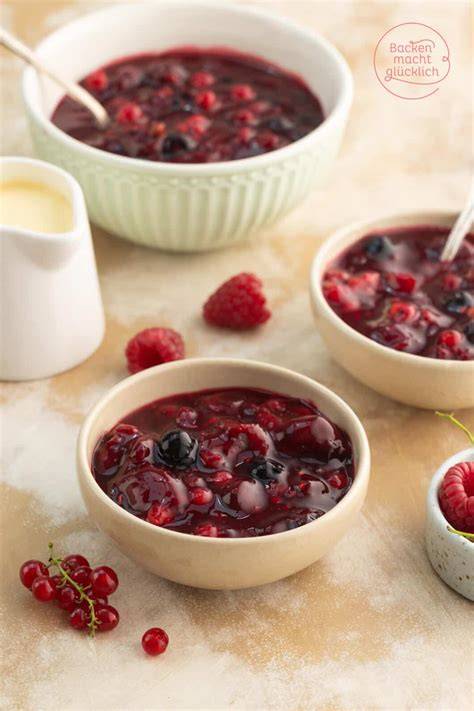 Serviervorschläge: Grütze mit Vanillesoße, Joghurt, Eis und Porridge