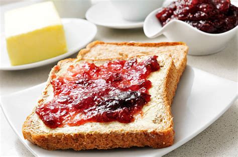 Serviervorschläge: Marmelade auf Toast, Braten und Pfannkuchen