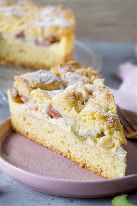 Serviervorschläge: Rhabarberkompott mit Joghurt, Pudding und Kuchen