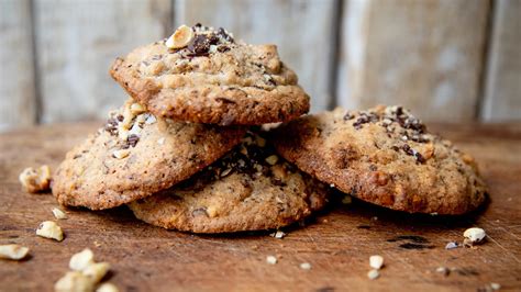 Serviervorschläge: Schokoeis mit Nüssen, Cookies und Schokostückchen