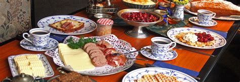 Serviervorschläge Nashi-Birnen-Kuchen, stilvolle Kaffeetafel
