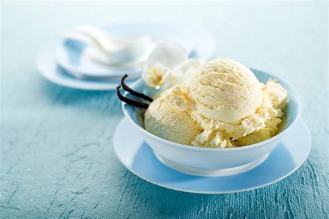 Serviervorschläge für selbstgemachtes cremiges Sahneeis