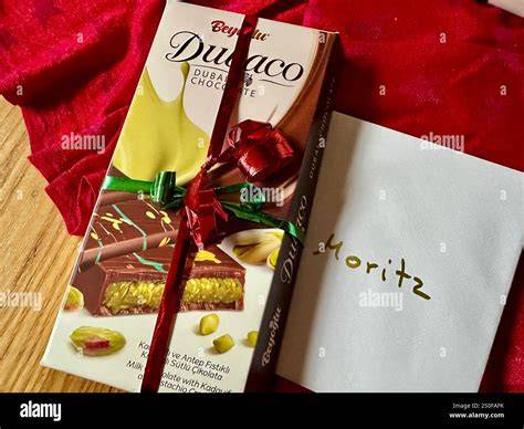 Serviervorschlag: Dubai Schokolade als Geschenk verpackt