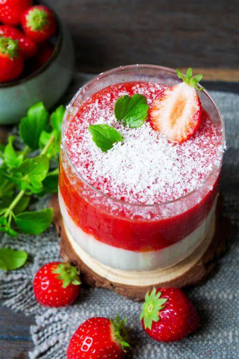 Serviervorschlag: Erdbeerschorle, Joghurt mit Erdbeersaft, Eis mit Erdbeerspiegel