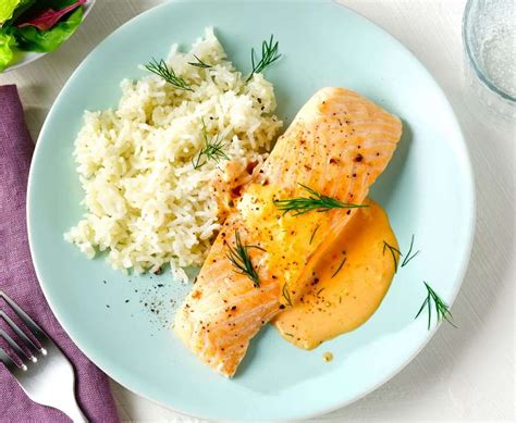 Serviervorschlag: Fisch in Dill-Curry-Honig-Sauce mit Reis