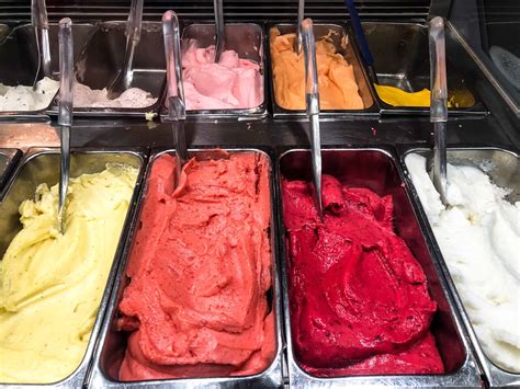 Serviervorschlag: Gelato, Sorbet und Frozen Yogurt mit der Cube 750