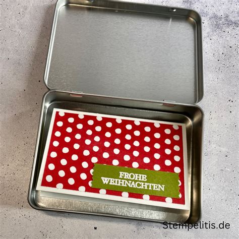 Serviervorschlag: Geschenkdose mit glutenfreien Haselnusskeksen und Etikett