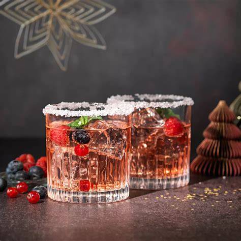 Serviervorschlag: Kirschwasser-Cocktail und Pralinen