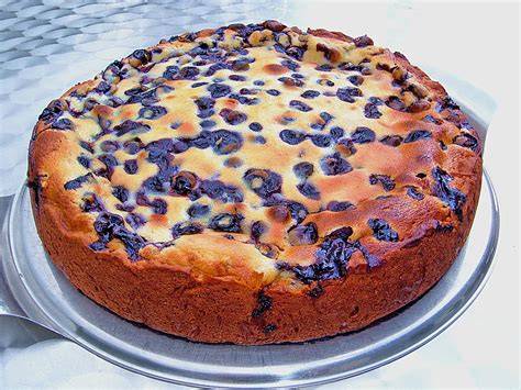 Serviervorschlag: Kuchen mit Heidelbeeren und Kokoseis