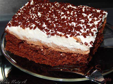 Serviervorschlag: Lauwarmer Kuchen mit Schlagsahne